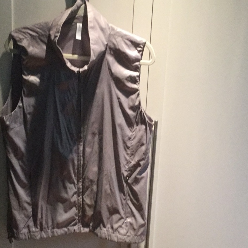 GAP Body Fit Lilac Vest with zippered pockets